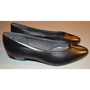 Sandpiper by Clinic Black Leather Classic Low Pumps Size 9 M